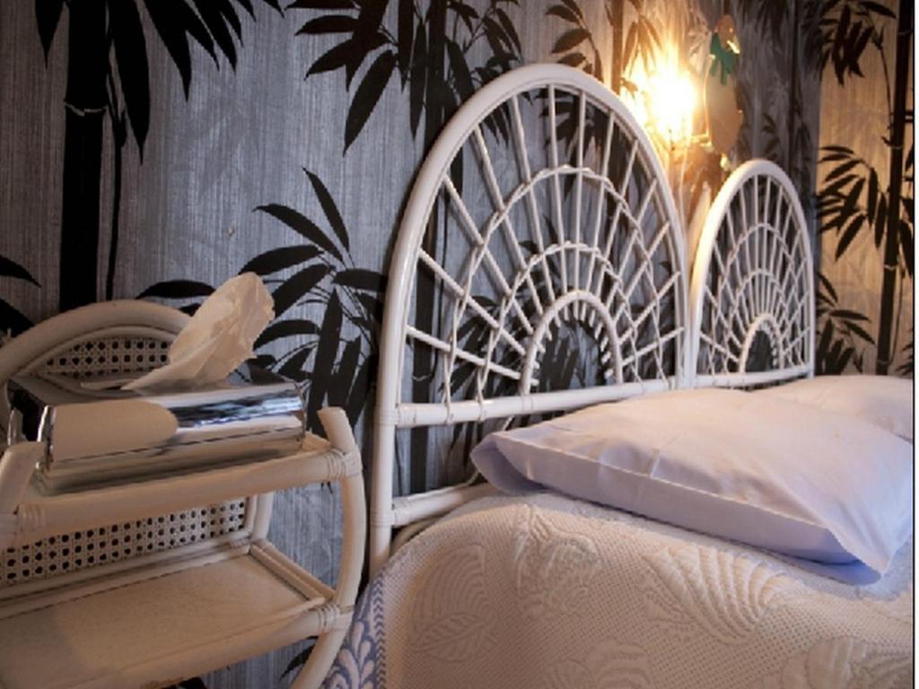 Logis Hotel Les Tilleuls Saint-Cirgues-de-Jordanne Zimmer foto