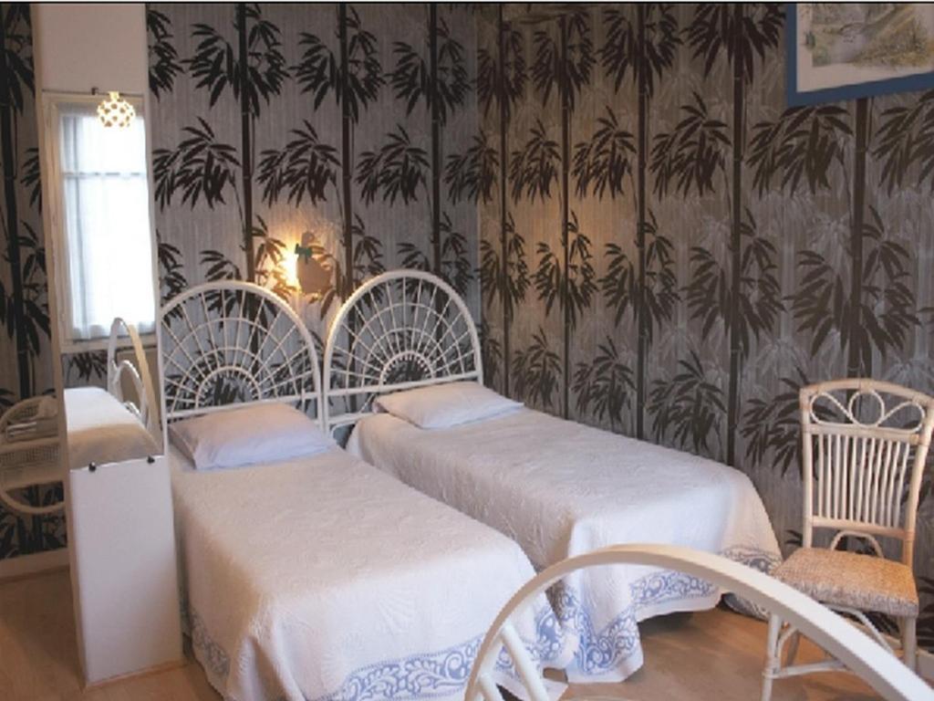 Logis Hotel Les Tilleuls Saint-Cirgues-de-Jordanne Zimmer foto